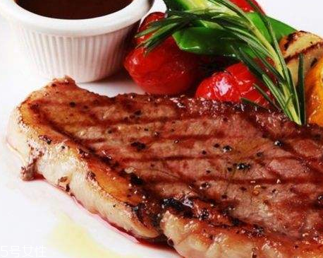 西冷牛排配什么酒？吃西冷牛排喝什么酒？