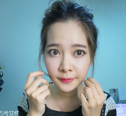 短劉海怎么扎丸子頭 清爽韓系短劉海丸子頭教程 短劉海怎么扎丸子頭 清爽韓系短劉海丸子頭教程