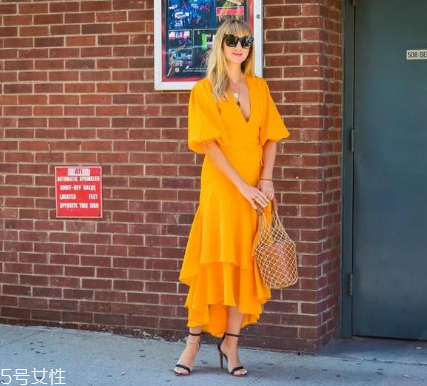 度假背什么包包好看？度假適合背什么包包？