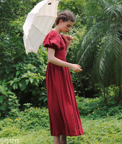 復(fù)古連衣裙怎么搭配？復(fù)古連衣裙搭配圖片