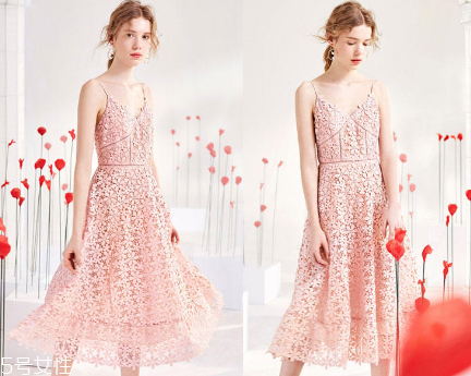 夏天度假穿什么裙子好看？什么裙子適合夏天度假穿？