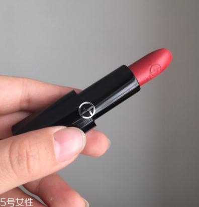 阿瑪尼口紅容易掉色嗎？阿瑪尼口紅掉色嚴(yán)重嗎？