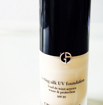 阿瑪尼粉底液和cpb粉底液哪個(gè)好？阿瑪尼粉底和cpb粉霜對(duì)比