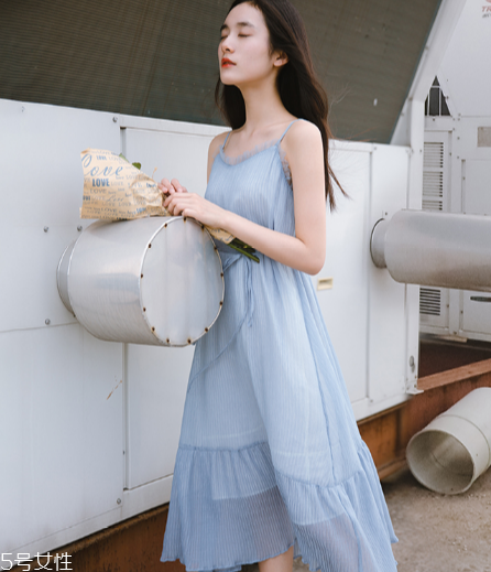 胸大適合什么連衣裙？胸大穿什么連衣裙好看？