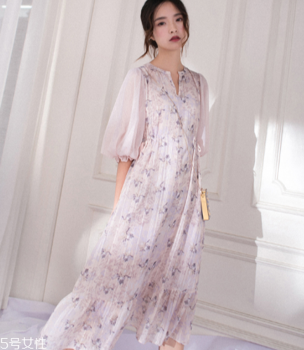 胸大適合什么連衣裙？胸大穿什么連衣裙好看？