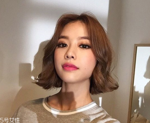 口紅太干了脫皮怎么辦 口紅太干了解決方法 口紅太干了脫皮怎么辦 口紅太干了解決方法