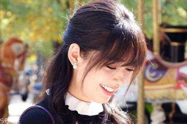 短劉海怎么扎丸子頭 清爽韓系短劉海丸子頭教程 短劉海怎么扎丸子頭 清爽韓系短劉海丸子頭教程