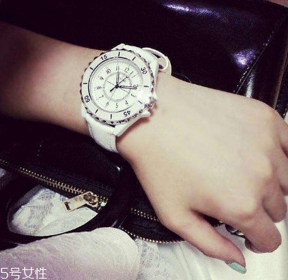 手表可以戴右手嗎？手表能不能戴在右手？