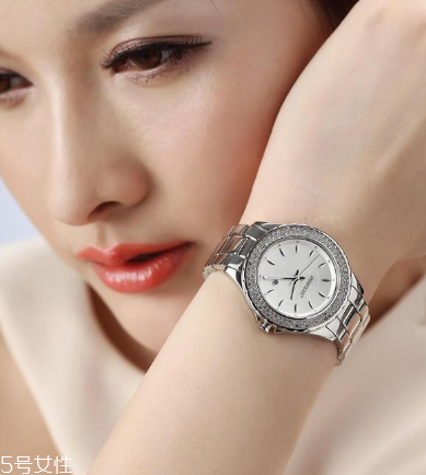 手表可以戴右手嗎？手表能不能戴在右手？