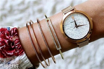 手表可以用酒精擦嗎？手表臟了能用酒精擦嗎？