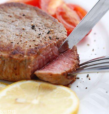菲力牛排是合成的嗎？菲力牛排是牛里脊嗎？