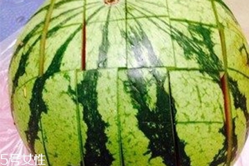 西瓜擺盤切法 怎樣切西瓜不浪費？