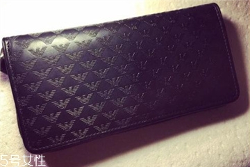 阿瑪尼錢包貴嗎？阿瑪尼錢包專柜價格