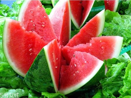 西瓜擺盤切法 怎樣切西瓜不浪費？
