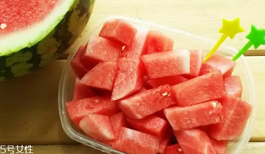 西瓜汁怎么洗掉？怎樣避免西瓜汁弄臟衣物？