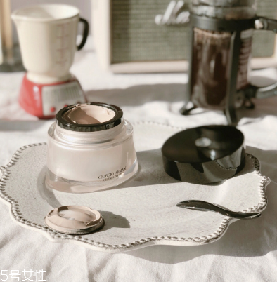 阿瑪尼素顏霜能遮瑕嗎？阿瑪尼素顏霜有遮瑕效果嗎？