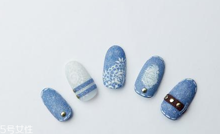 如何做破洞牛仔美甲 破洞美甲簡單涂抹教程 如何做破洞牛仔美甲 破洞美甲簡單涂抹教程