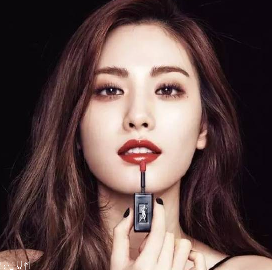 ysl黑管唇釉402試色 ysl圣羅蘭黑管唇釉怎么樣 ysl黑管唇釉402試色 ysl圣羅蘭黑管唇釉怎么樣