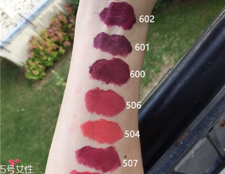 阿瑪尼小胖丁唇釉303號(hào)試色 阿瑪尼口紅303的顏色 阿瑪尼小胖丁唇釉303號(hào)試色 阿瑪尼口紅303的顏色
