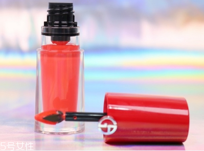 阿瑪尼小胖丁唇釉303號(hào)試色 阿瑪尼口紅303的顏色 阿瑪尼小胖丁唇釉303號(hào)試色 阿瑪尼口紅303的顏色