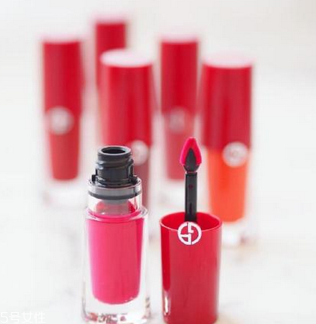 阿瑪尼小胖丁唇釉303號(hào)試色 阿瑪尼口紅303的顏色 阿瑪尼小胖丁唇釉303號(hào)試色 阿瑪尼口紅303的顏色