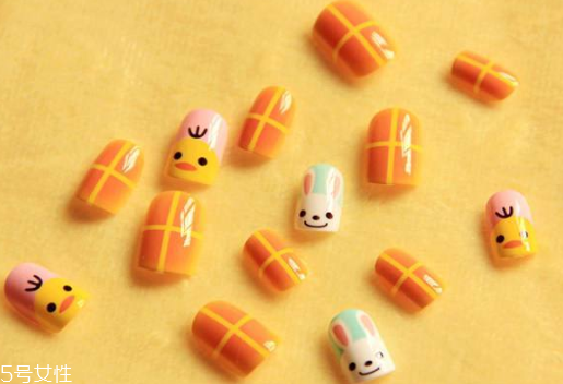小雞美甲怎么做 4步驟畫出可愛小雞指甲 小雞美甲怎么做 4步驟畫出可愛小雞指甲