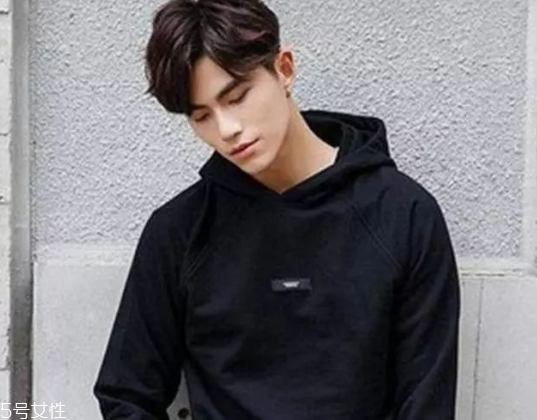 男生夏天適合剪什么發(fā)型 2018男生流行發(fā)型短發(fā) 男生夏天適合剪什么發(fā)型 2018男生流行發(fā)型短發(fā)