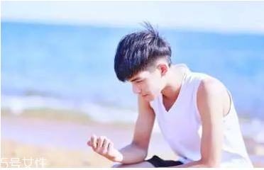 男生夏天適合剪什么發(fā)型 2018男生流行發(fā)型短發(fā) 男生夏天適合剪什么發(fā)型 2018男生流行發(fā)型短發(fā)