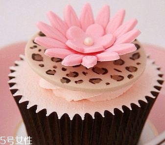 蛋糕不能和什么一起吃？蛋糕什么人不能吃？