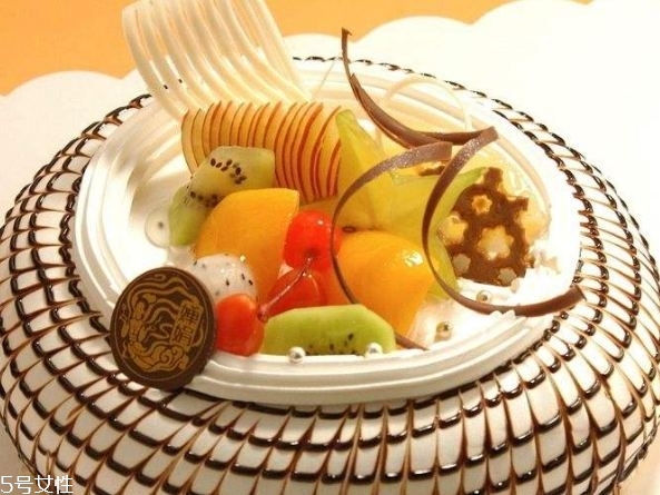 蛋糕不能和什么一起吃？蛋糕什么人不能吃？