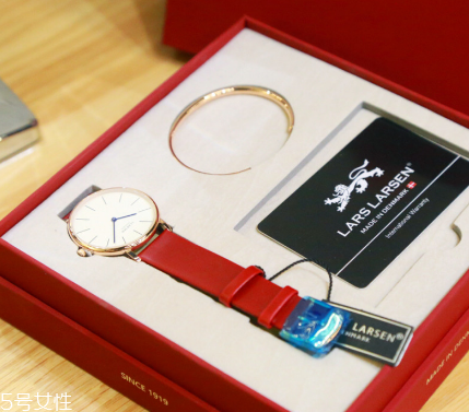 拉爾森手表和dw哪個(gè)好？lars larsen好還是dw好？