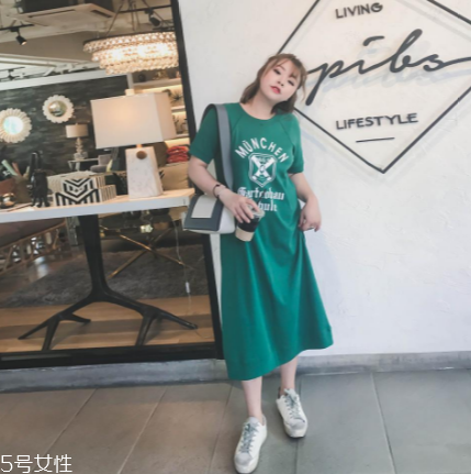 綠色連衣裙怎么搭配？綠色連衣裙搭配圖片