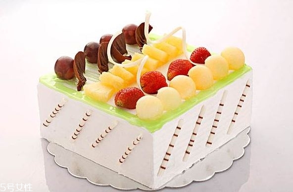 蛋糕尺寸適合多少人？6寸的蛋糕4個(gè)人吃夠嗎？