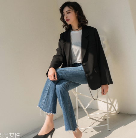 喇叭褲怎么搭配顯腿長(zhǎng)？喇叭褲怎么穿顯高？