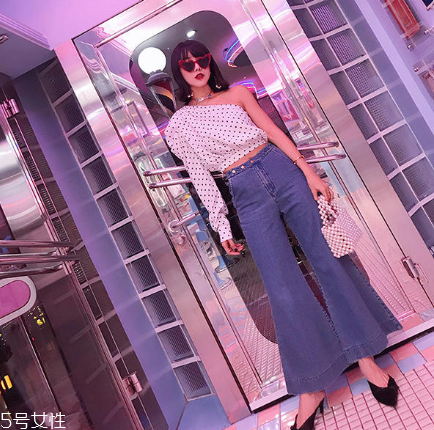 喇叭褲怎么搭配顯腿長(zhǎng)？喇叭褲怎么穿顯高？