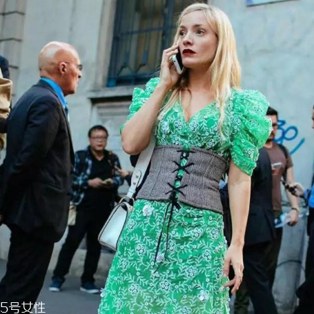 夏天穿泡泡袖好看嗎？夏季泡泡袖穿搭圖片