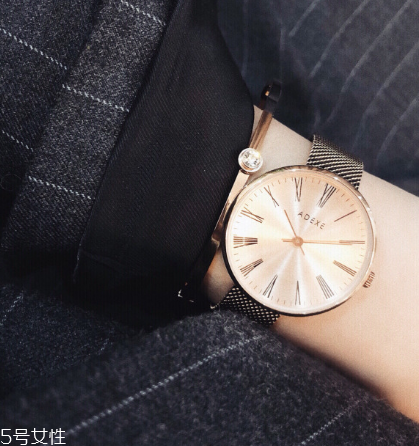 adexe手表和dw哪個好？adexe手表好還是dw好？