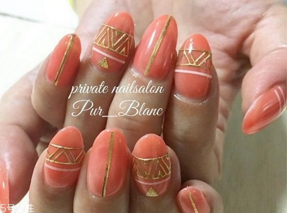 哈密瓜色美甲是什么樣的 哈密瓜色指甲油怎么搭配好看 哈密瓜色美甲是什么樣的 哈密瓜色指甲油怎么搭配好看