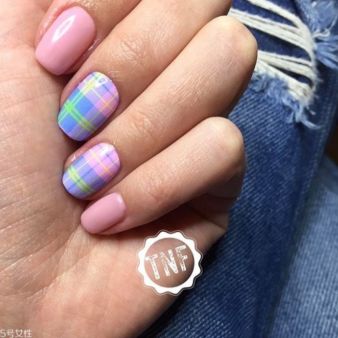 夏日海灘風美甲樣式 令指甲消暑的海灘風美甲圖案 夏日海灘風美甲樣式 令指甲消暑的海灘風美甲圖案