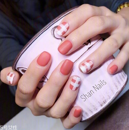 夏天美甲什么顏色顯手白 美甲圖片2022新款式夏款 夏天美甲什么顏色顯手白 美甲圖片2022新款式夏款