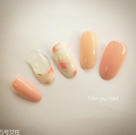 哈密瓜色美甲是什么樣的 哈密瓜色指甲油怎么搭配好看 哈密瓜色美甲是什么樣的 哈密瓜色指甲油怎么搭配好看