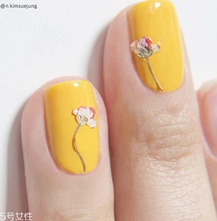 夏日海灘風美甲樣式 令指甲消暑的海灘風美甲圖案 夏日海灘風美甲樣式 令指甲消暑的海灘風美甲圖案