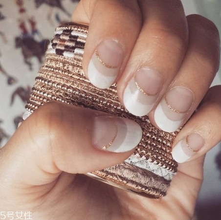 雙法式美甲是什么樣的 雙法式美甲和法式美甲有什么不同 雙法式美甲是什么樣的 雙法式美甲和法式美甲有什么不同