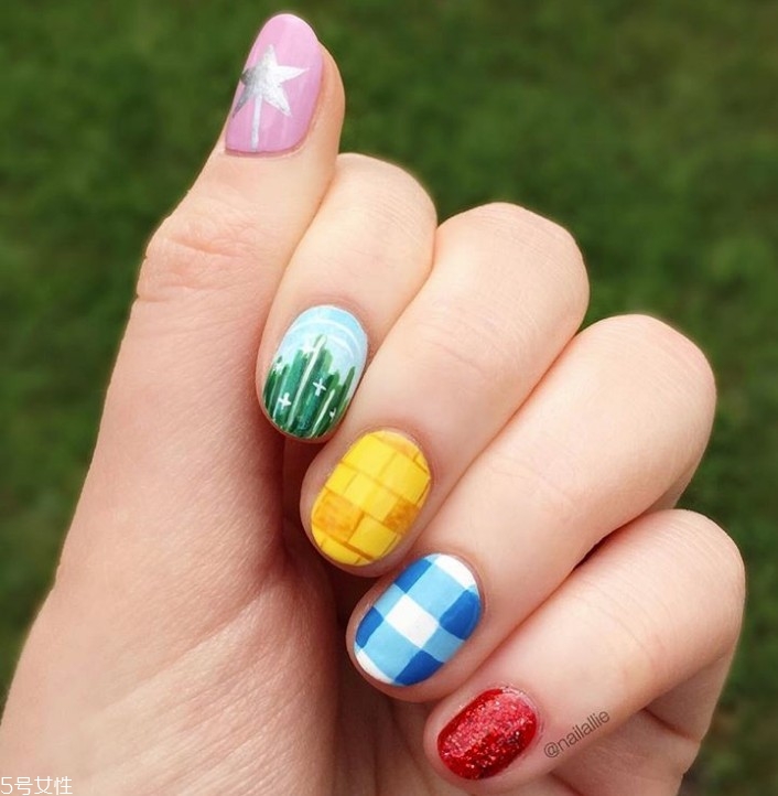 夏日海灘風美甲樣式 令指甲消暑的海灘風美甲圖案 夏日海灘風美甲樣式 令指甲消暑的海灘風美甲圖案