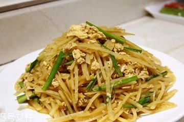 土豆絲炒雞蛋的做法 土豆絲炒雞蛋怎么做？