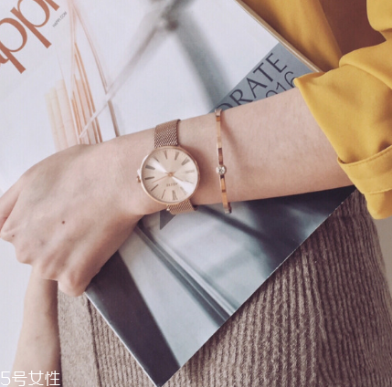 手表調(diào)時(shí)間的旋鈕叫什么？手表旁邊的旋鈕叫什么？