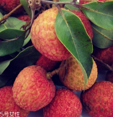 荔枝食用方法 荔枝怎么吃不上火？