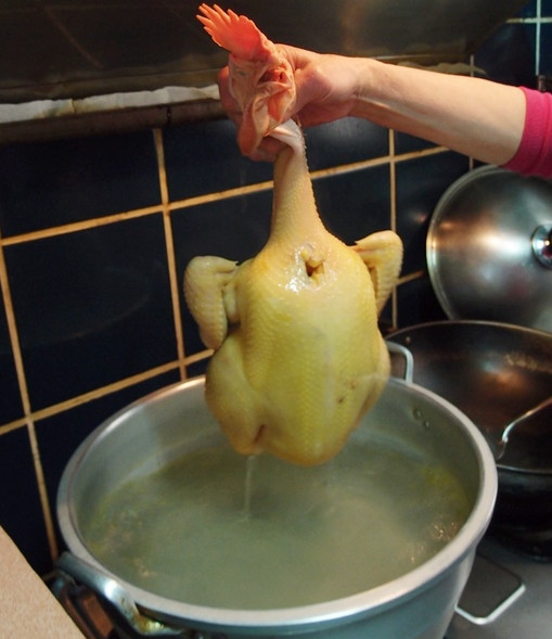 怎樣煮白斬雞好吃 白斬雞煮多長時(shí)間 怎樣煮白斬雞好吃 白斬雞煮多長時(shí)間