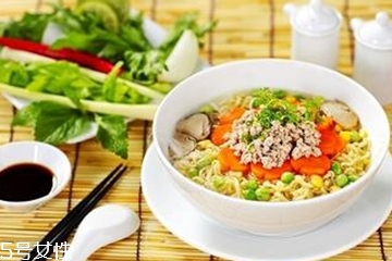 方便面加牛奶好吃嗎？牛奶方便面是黑暗料理嗎？