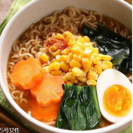 方便面加牛奶好吃嗎？牛奶方便面是黑暗料理嗎？